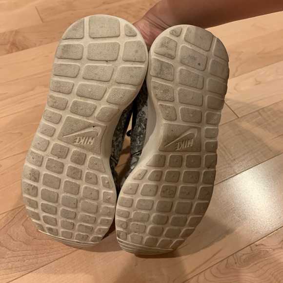 Nike Camo Print Roshe Runs - Picture 4 of 4